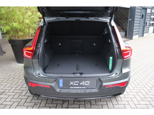 Volvo  XC40 2.0 B4 Plus Dark | 20" Velgen | Matrix LED | 360 Camera | Panoramadak | Pilot Assist ActivLease financial lease