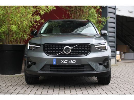 Volvo  XC40 2.0 B4 Plus Dark | 20" Velgen | Matrix LED | 360 Camera | Panoramadak | Pilot Assist ActivLease financial lease