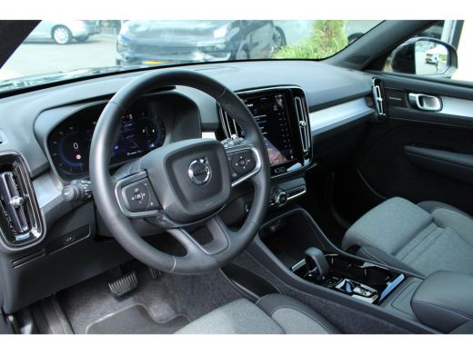 Volvo  XC40 B4 Plus Dark | Stoel + Stuurwielverwarming |  Trekhaak | Adaptieve cruise control | BLIS | ActivLease financial lease