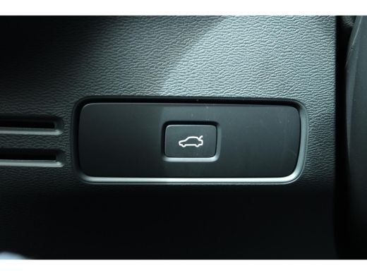 Volvo  XC40 B4 Plus Dark | Stoel + Stuurwielverwarming |  Trekhaak | Adaptieve cruise control | BLIS | ActivLease financial lease