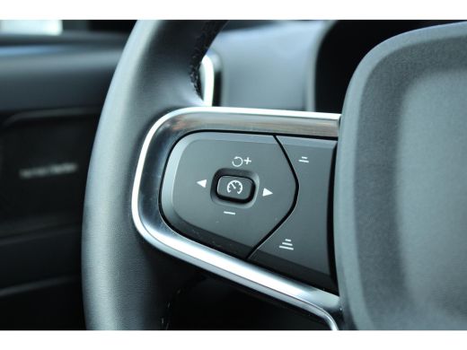 Volvo  XC40 B4 Plus Dark | Stoel + Stuurwielverwarming |  Trekhaak | Adaptieve cruise control | BLIS | ActivLease financial lease