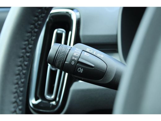 Volvo  XC40 B4 Plus Dark | Stoel + Stuurwielverwarming |  Trekhaak | Adaptieve cruise control | BLIS | ActivLease financial lease