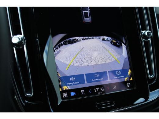 Volvo  XC40 B4 Plus Dark | Stoel + Stuurwielverwarming |  Trekhaak | Adaptieve cruise control | BLIS | ActivLease financial lease