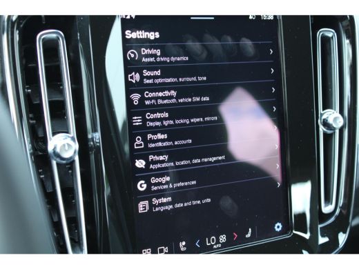 Volvo  XC40 B4 Plus Dark | Stoel + Stuurwielverwarming |  Trekhaak | Adaptieve cruise control | BLIS | ActivLease financial lease
