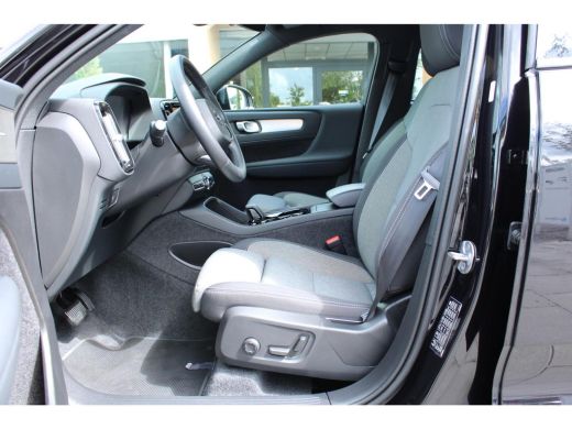 Volvo  XC40 B4 Plus Dark | Stoel + Stuurwielverwarming |  Trekhaak | Adaptieve cruise control | BLIS | ActivLease financial lease