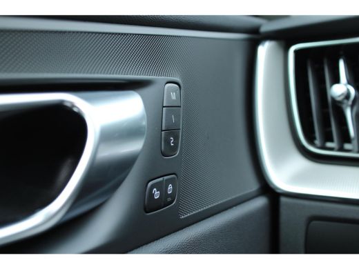 Volvo  XC60 2.0 T6 Plug-in hybrid AWD Plus Bright | 19" 5-Dubbel Spaaks Glossy Black / Diamond Cut velgen met... ActivLease financial lease