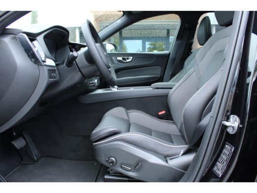 Volvo  XC60 2.0 T6 Plug-in hybrid AWD Plus Dark | 360 Camera | Stoel + Stuurwielverwarming | Trekhaak | ActivLease financial lease