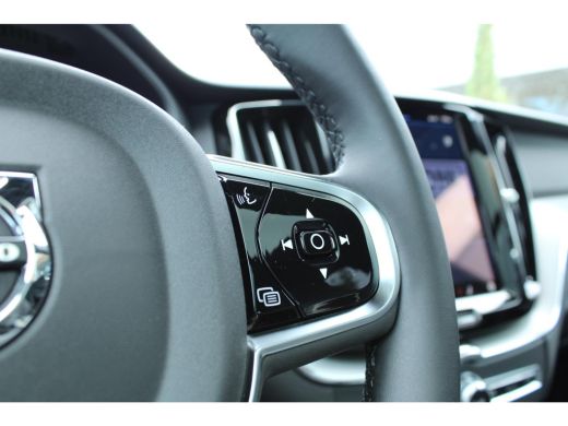Volvo  XC60 2.0 T6 Plug-in hybrid AWD Plus Dark | 360 Camera | Stoel + Stuurwielverwarming | Trekhaak | ActivLease financial lease