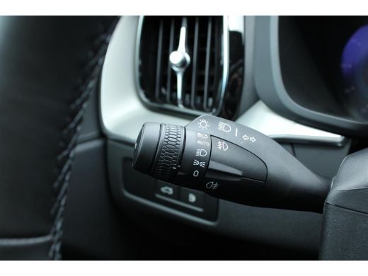 Volvo  XC60 2.0 T6 Plug-in hybrid AWD Plus Dark | 360 Camera | Stoel + Stuurwielverwarming | Trekhaak | ActivLease financial lease