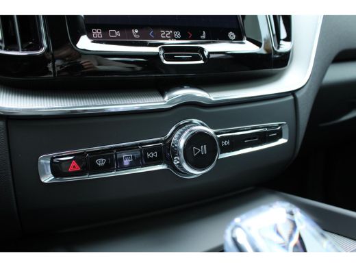 Volvo  XC60 2.0 T6 Plug-in hybrid AWD Plus Dark | 360 Camera | Stoel + Stuurwielverwarming | Trekhaak | ActivLease financial lease
