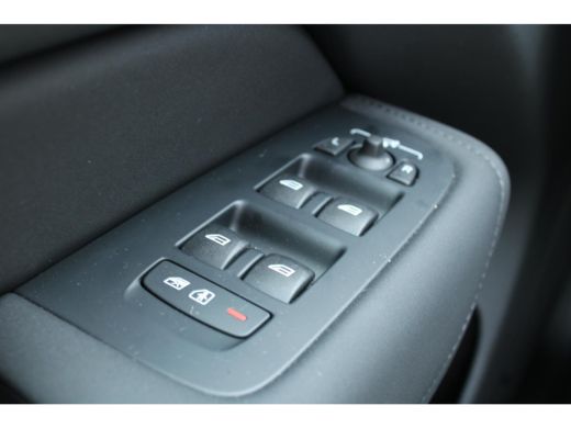 Volvo  XC60 2.0 T8 Plug-in hybrid AWD Ultra Black Edition | Bowers & Wilkins  | Luchtvering | Gelamineerde zi... ActivLease financial lease