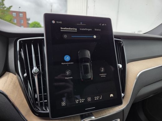 Volvo  XC60 T6 Plug-in hybrid AWD Plus Dark | Forest Lake | Harman Kardon | Pano | ActivLease financial lease
