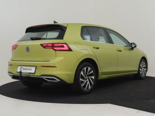 Volkswagen Golf 1.4 eHybrid Style 204pk Trekhaak | Camera achter | Park assist  | Head up display | Matrix koplam...