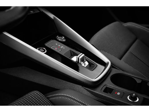 Audi A3 Sportback S-edition | Trekhaak | Stoelverw. voor | Comfortsleutel | Adaptieve Cruise Control ActivLease financial lease