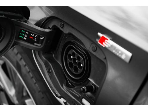 Audi A3 Sportback S-edition | Trekhaak | Stoelverw. voor | Comfortsleutel | Adaptieve Cruise Control ActivLease financial lease