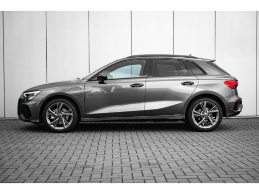 Audi A3 Sportback S-edition | Trekhaak | Stoelverw. voor | Comfortsleutel | Adaptieve Cruise Control ActivLease financial lease