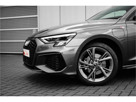 Audi A3 Sportback S-edition | Trekhaak | Stoelverw. voor | Comfortsleutel | Adaptieve Cruise Control ActivLease financial lease