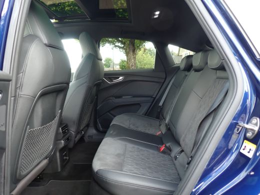 Audi Q4 e-tron 50 quattro S-LINE Competition 77 kWh PANODAK/TREKHAAK 21INCH ActivLease financial lease