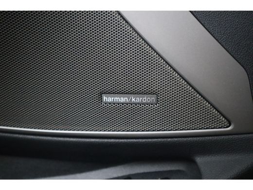 BMW 3 Serie Touring 330e Business Edition Plus Harman Kardon / Camera / Trekhaak / ActivLease financial lease