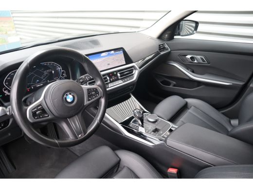 BMW 3 Serie Touring 330e Business Edition Plus Harman Kardon / Camera / Trekhaak / ActivLease financial lease