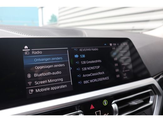 BMW 3 Serie Touring 330e Business Edition Plus Harman Kardon / Camera / Trekhaak / ActivLease financial lease