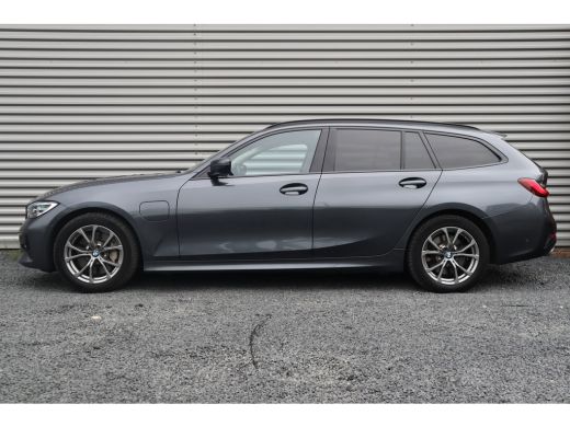 BMW 3 Serie Touring 330e Business Edition Plus Harman Kardon / Camera / Trekhaak / ActivLease financial lease