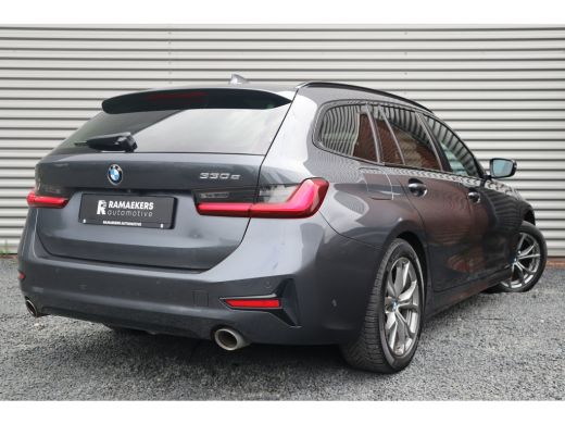 BMW 3 Serie Touring 330e Business Edition Plus Harman Kardon / Camera / Trekhaak / ActivLease financial lease