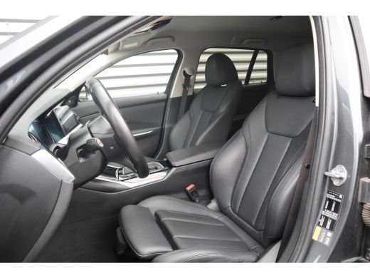 BMW 3 Serie Touring 330e Business Edition Plus Harman Kardon / Camera / Trekhaak / ActivLease financial lease