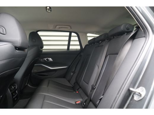 BMW 3 Serie Touring 330e Business Edition Plus Harman Kardon / Camera / Trekhaak / ActivLease financial lease
