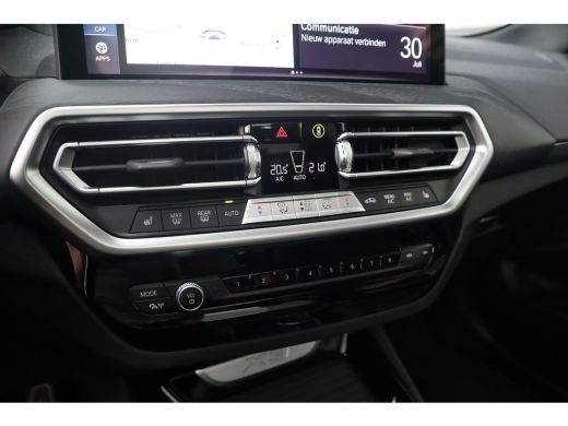 BMW X3 xDrive30e M-Sport SOH 87% / Panorama / 360 camera / Head-Up / Trekhaak / HiFi / Blackline / ActivLease financial lease