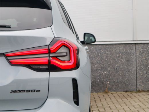 BMW X3 xDrive30e M-Sport SOH 87% / Panorama / 360 camera / Head-Up / Trekhaak / HiFi / Blackline / ActivLease financial lease