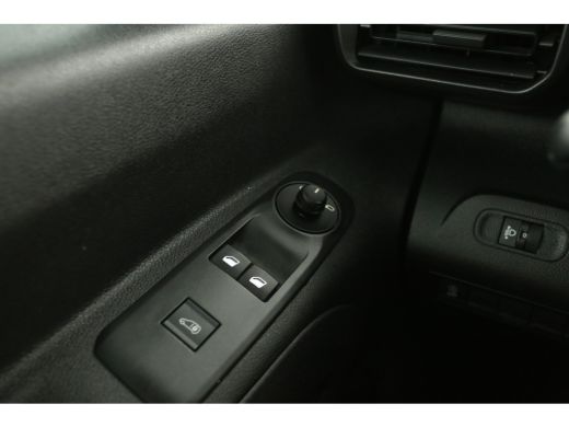 Peugeot Partner 1.6 BlueHDI L1H1 Airco Camera Carplay Cruise Navi Imperiaal PDC 3 Persoons ActivLease financial lease