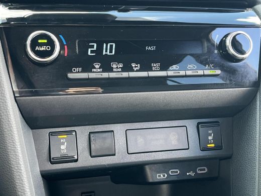 Toyota Yaris Cross 1.5 Hybrid Dynamic Stoel- + stuurverwarming | Navigatie | Keyless entry | LED koplampen | ActivLease financial lease