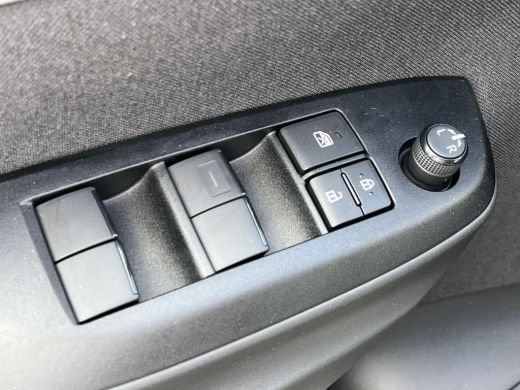 Toyota Yaris Cross 1.5 Hybrid Dynamic Stoel- + stuurverwarming | Navigatie | Keyless entry | LED koplampen | ActivLease financial lease