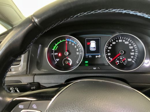Volkswagen e-Golf E-DITION | Cruise control adaptief | Lichtmetalen velgen 16" | Navigatiesysteem full map ActivLease financial lease