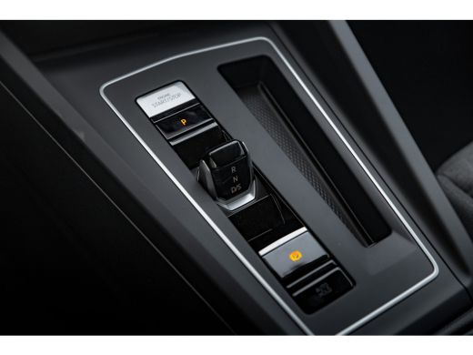 Volkswagen Golf Life Edition eHybrid | 'App-Connect' draadloze smartphone integratie | Achterbank in ongelijke de... ActivLease financial lease