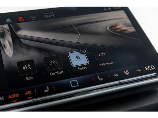 Volkswagen Golf Life Edition eHybrid | 'App-Connect' draadloze smartphone integratie | Achterbank in ongelijke de... ActivLease financial lease