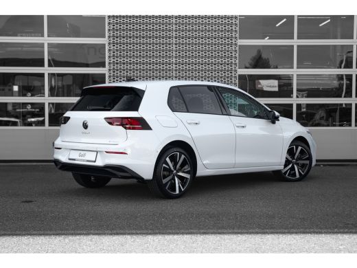 Volkswagen Golf Life Edition eHybrid | 'App-Connect' draadloze smartphone integratie | Achterbank in ongelijke de... ActivLease financial lease