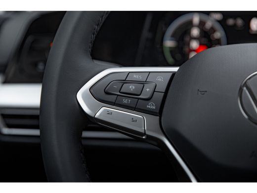 Volkswagen Golf Life Edition eHybrid | 'App-Connect' draadloze smartphone integratie | Achterbank in ongelijke de... ActivLease financial lease