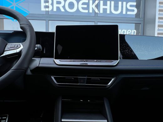 Volkswagen Tiguan R-Line Edition - eHybrid | 'App-Connect' draadloze smartphone integratie | Automatische afstandsr... ActivLease financial lease