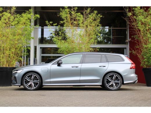Volvo  V60 2.0 T6 Recharge AWD R-Design | Styling Kit | Trekhaak | Camera | Adaptive Cruise | BLIS | Memory ActivLease financial lease