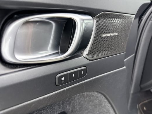 Volvo  XC40 T4 Recharge Ultimate Bright | 19" | Panoramadak | Harman Kardon | Elektr. verst. stoelen | Adapti... ActivLease financial lease
