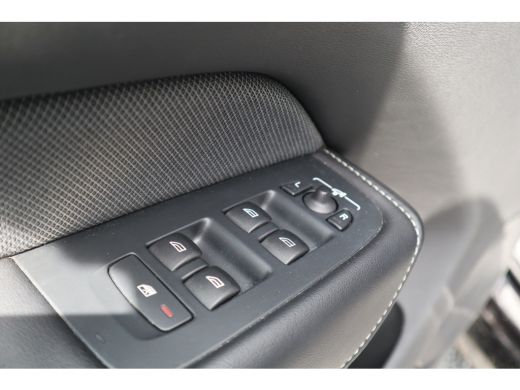 Volvo  XC60 2.0 Recharge T6 AWD R-Design Panorama dak / Head-Up / Harman Kardon / 360 camera / Adaptieve crui... ActivLease financial lease