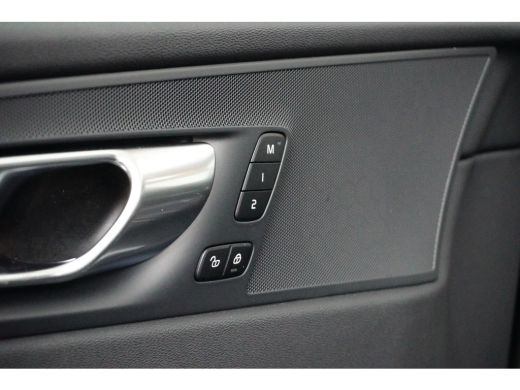 Volvo  XC60 2.0 T6 Plug-in hybrid AWD Plus Dark | Trekhaak | Panoramadak | Memory | Adaptive Cruise | BLIS | ... ActivLease financial lease