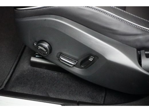 Volvo  XC60 2.0 T6 Plug-in hybrid AWD Plus Dark | Trekhaak | Panoramadak | Memory | Adaptive Cruise | BLIS | ... ActivLease financial lease