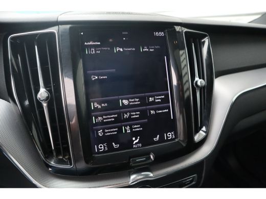 Volvo  XC60 2.0 T8 Twin Engine AWD R-Design Luchtvering / Harman Kardon / Panorama dak / ActivLease financial lease