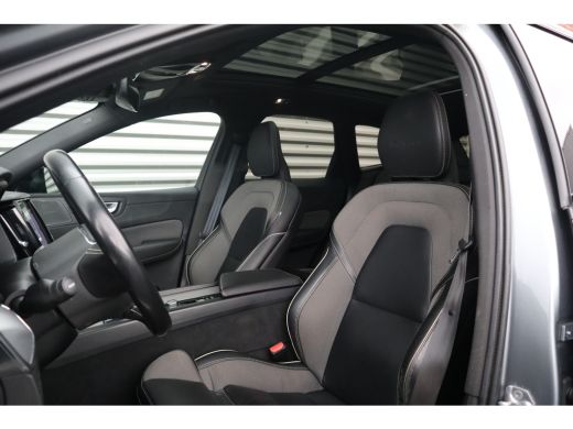 Volvo  XC60 2.0 T8 Twin Engine AWD R-Design Luchtvering / Harman Kardon / Panorama dak / ActivLease financial lease