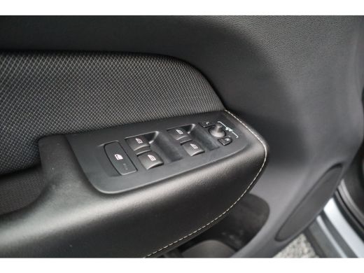 Volvo  XC60 2.0 T8 Twin Engine AWD R-Design Luchtvering / Harman Kardon / Panorama dak / ActivLease financial lease