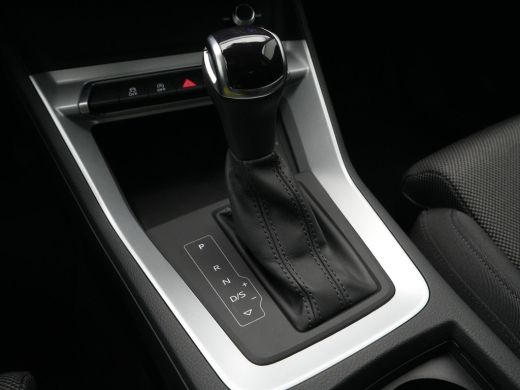 Audi Q3 35 TFSI 150 pk S-Tronic Advanced edition Navigatie Carplay Digital Cockpit Pdc Acc 42 ActivLease financial lease