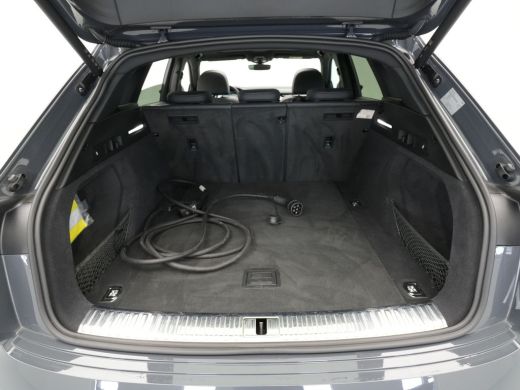 Audi Q8 e-tron 55 quattro S-Line Edition Competition 115 kWh 408pk Panorama Navigatie Camera Stoelverwarming Luc... ActivLease financial lease